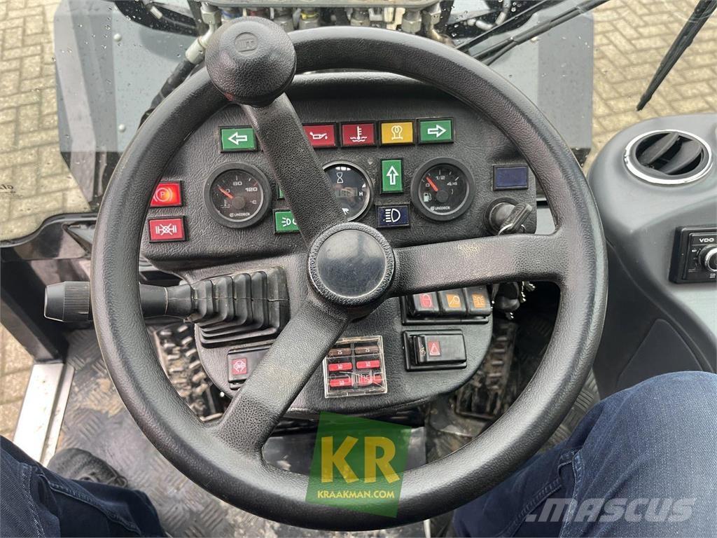 GiANT V5003 Frontaliniai krautuvai ir ekskavatoriai