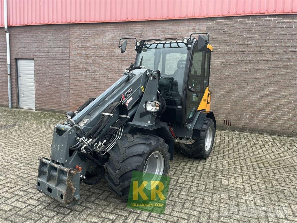 GiANT V5003 Frontaliniai krautuvai ir ekskavatoriai