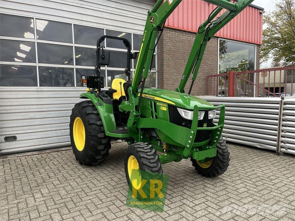 John Deere 4049M Naudoti kompaktiški traktoriai