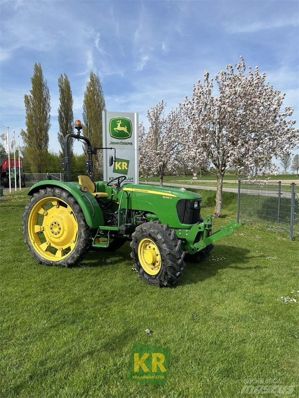 John Deere 5055E Traktoriai