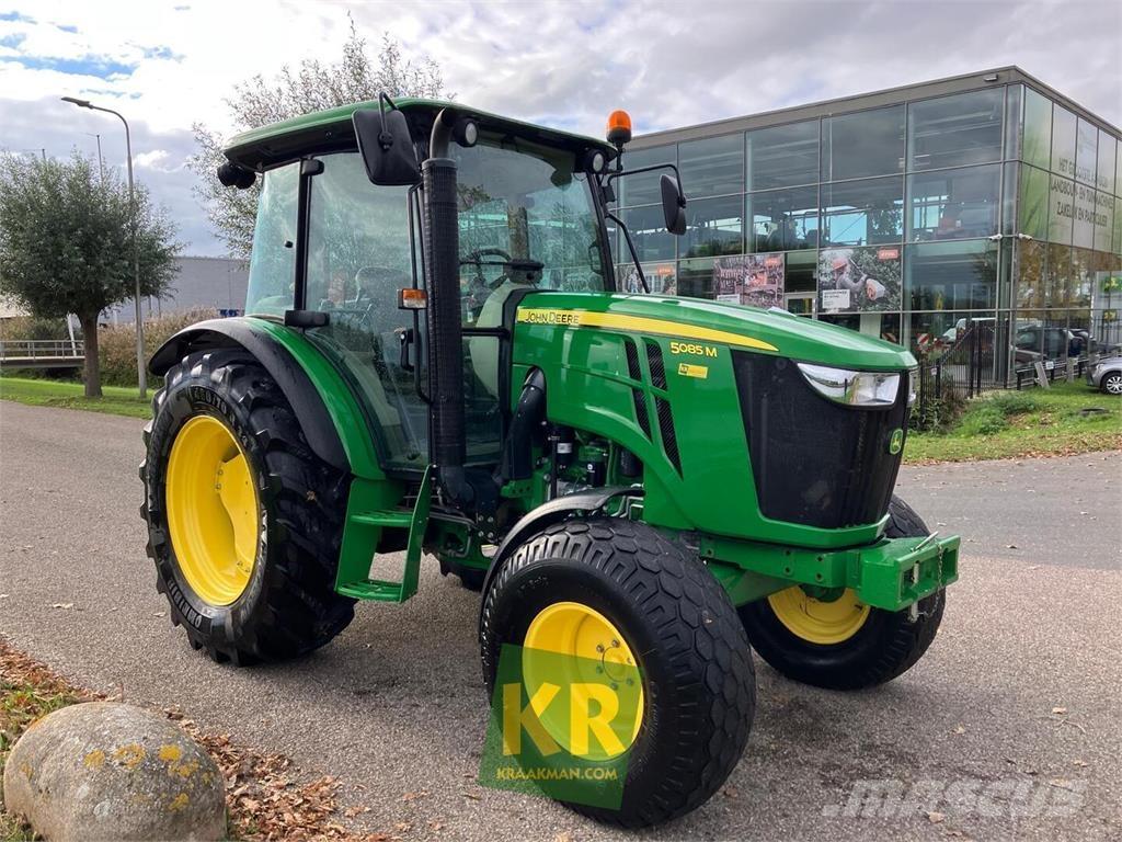 John Deere 5085M Traktoriai