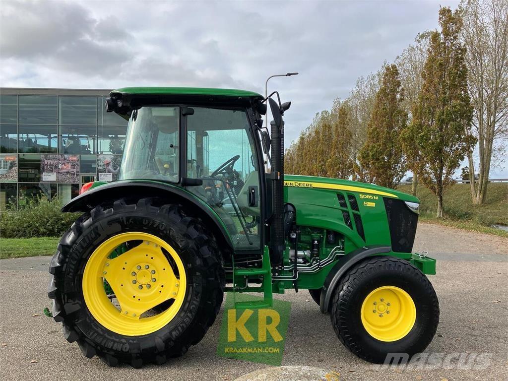 John Deere 5085M Traktoriai