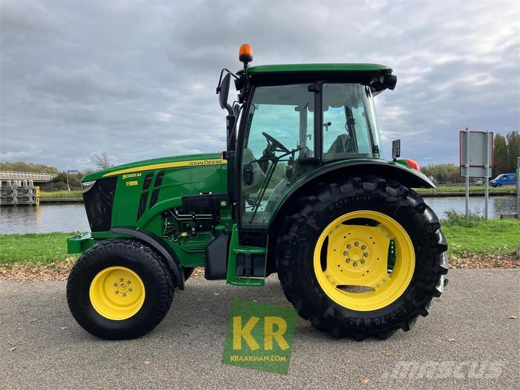 John Deere 5085M Traktoriai