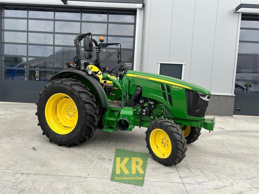 John Deere 5090M Traktoriai