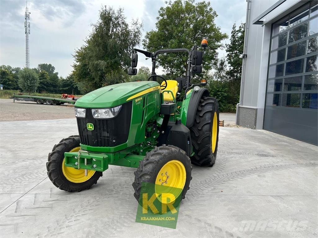 John Deere 5090M Traktoriai