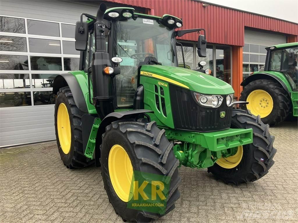 John Deere 6090M Traktoriai