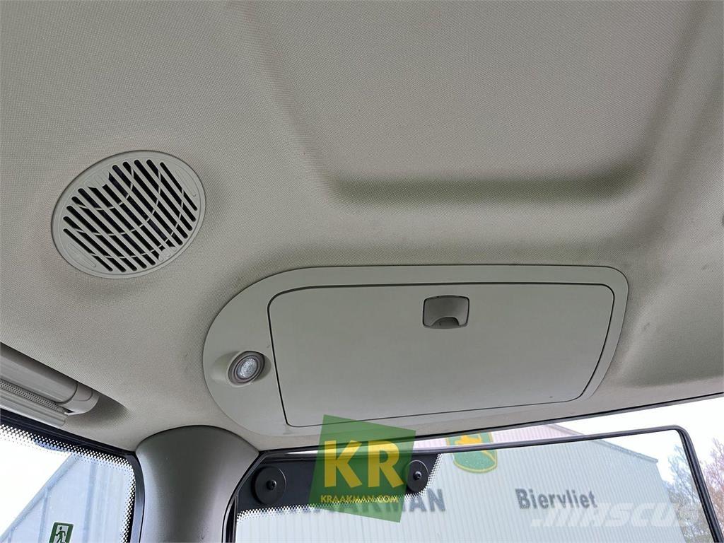 John Deere 6215R Traktoriai