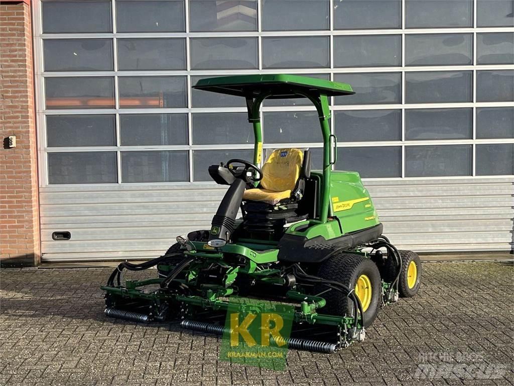 John Deere 8700A Golfo laukų šienapjovės