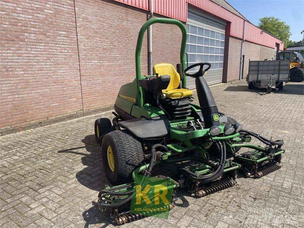 John Deere 8700A Golfo laukų šienapjovės