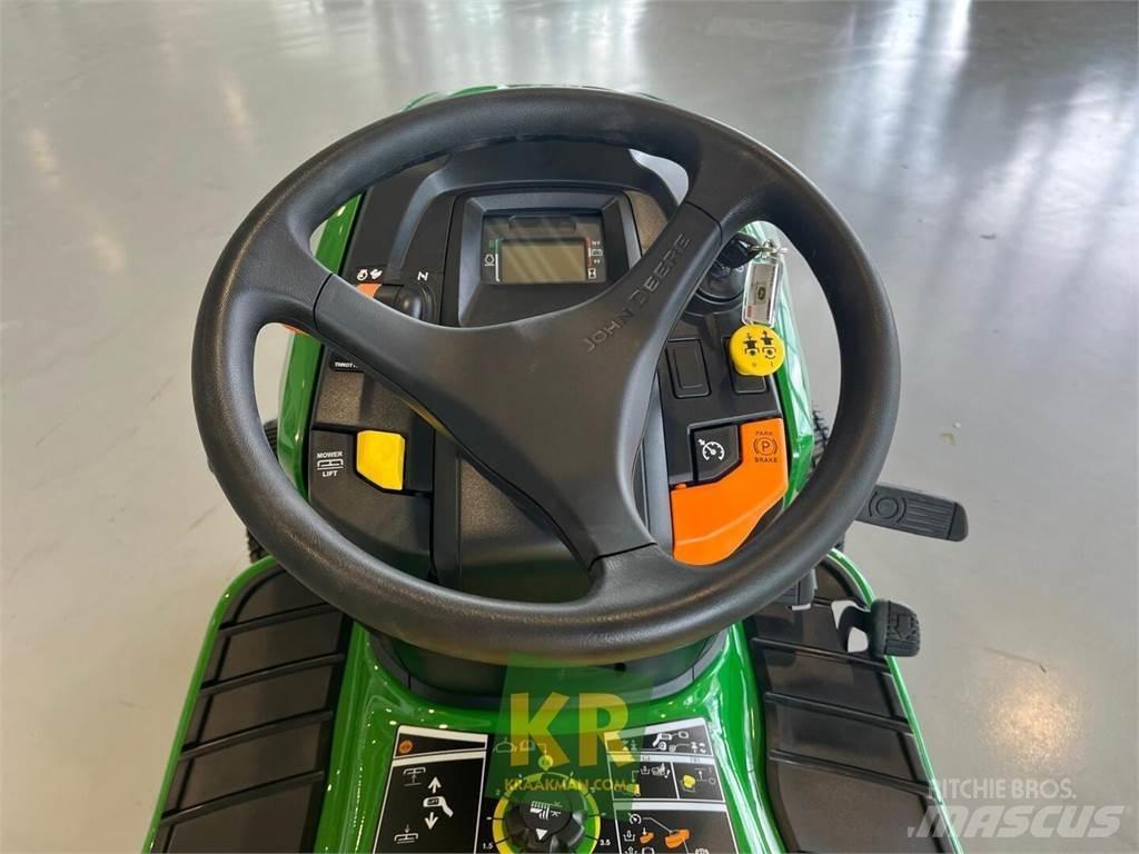 John Deere X380 Sodo traktoriukai-vejapjovės