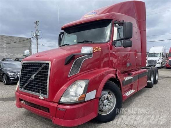 Volvo VNL64T730 Naudoti vilkikai