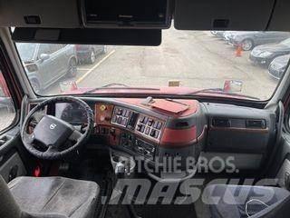 Volvo VNL64T730 Naudoti vilkikai