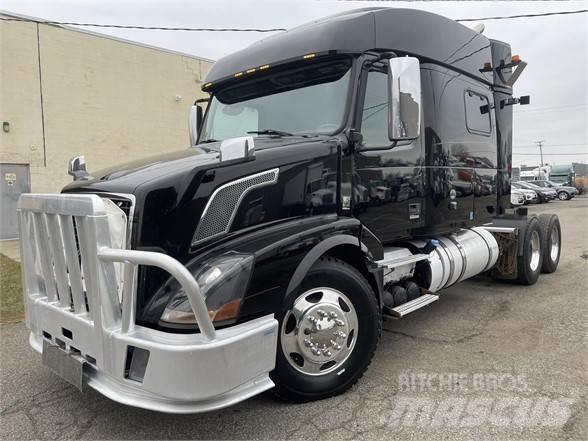 Volvo VNL64T730 Naudoti vilkikai