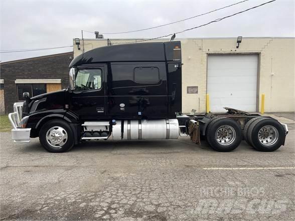 Volvo VNL64T730 Naudoti vilkikai