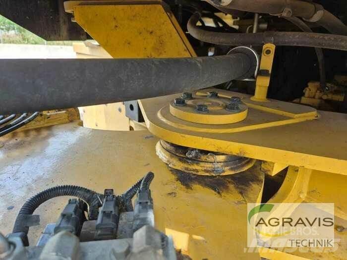 CAT 930 M Naudoti ratiniai krautuvai
