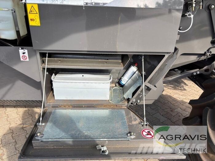 CLAAS TRION 650 Derliaus nuėmimo kombainai