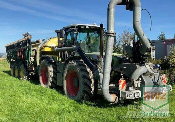 CLAAS XERION 3800 TRAC Mėšlo barstytuvai