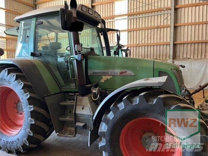 Fendt 714 Traktoriai