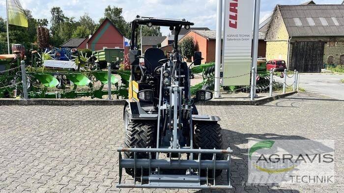 GiANT G2200E Naudoti ratiniai krautuvai