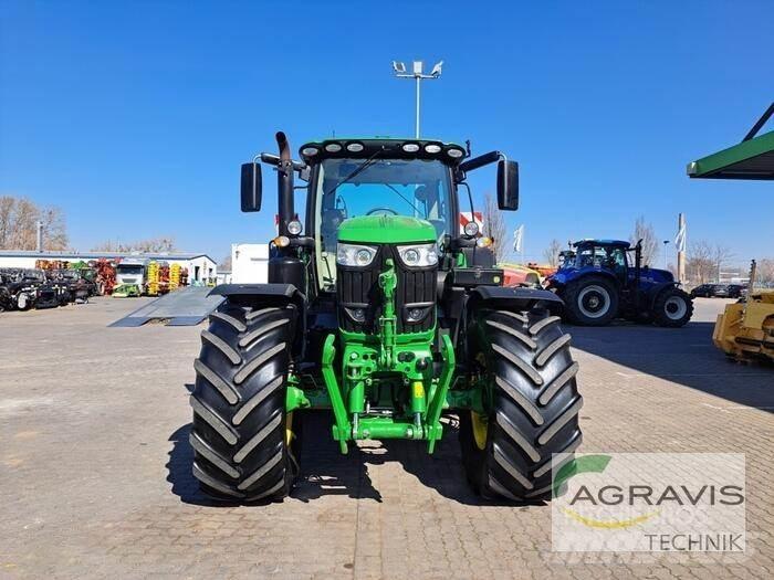 John Deere 6215 R Traktoriai