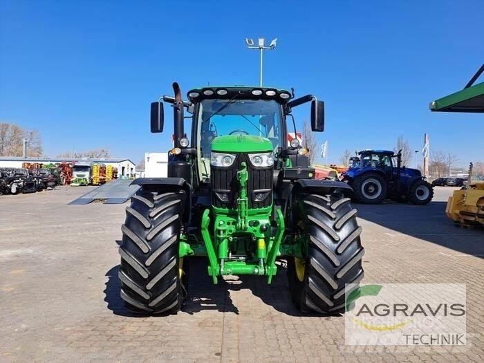 John Deere 6215 R Traktoriai