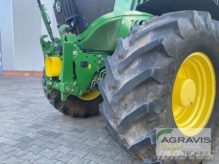 John Deere 6215 R Traktoriai