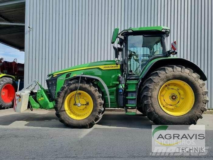 John Deere 8310 R Traktoriai