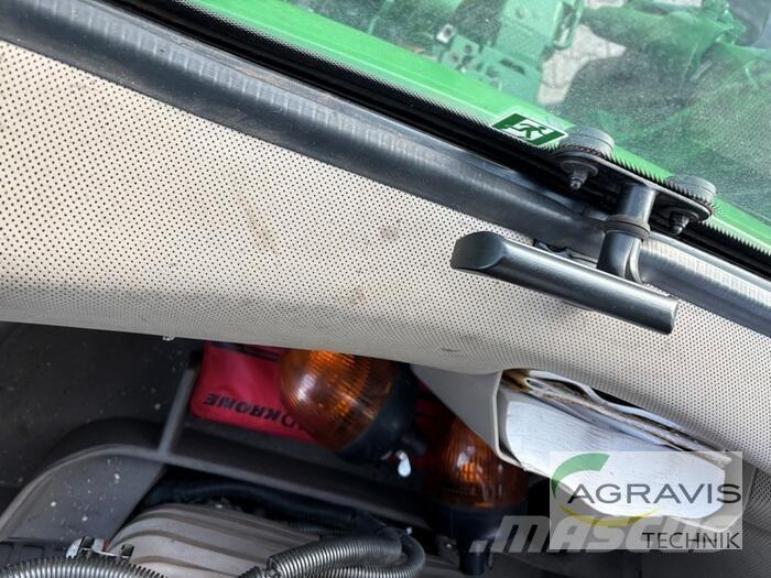 John Deere 8320 R Traktoriai