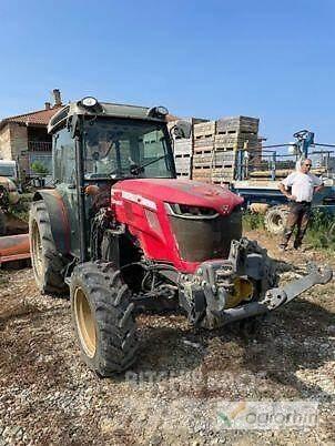 Massey Ferguson 3710 F Traktoriai