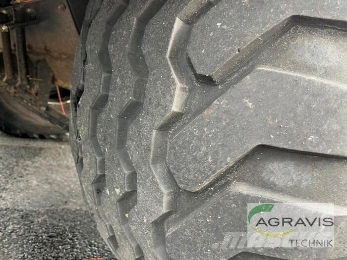 New Holland BB 940 Stačiakampių ryšulių presai