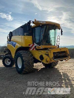 New Holland CX 8090 Derliaus nuėmimo kombainai