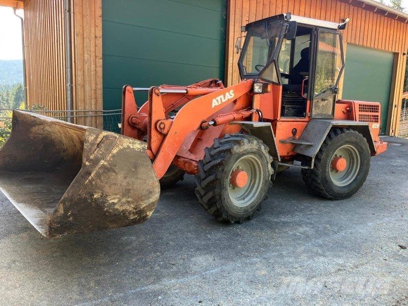 Atlas AR 82 E Naudoti ratiniai krautuvai
