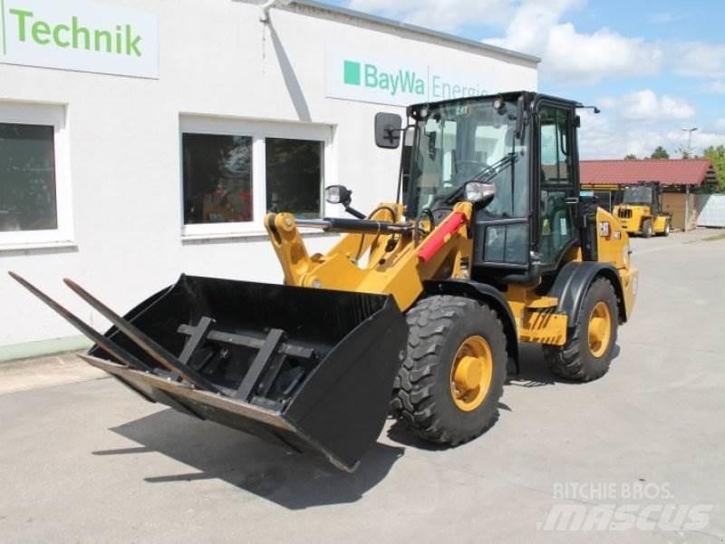 CAT 907 Naudoti ratiniai krautuvai