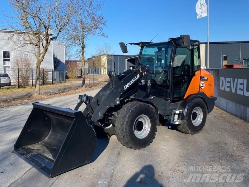 Doosan DL 80-7 Naudoti ratiniai krautuvai