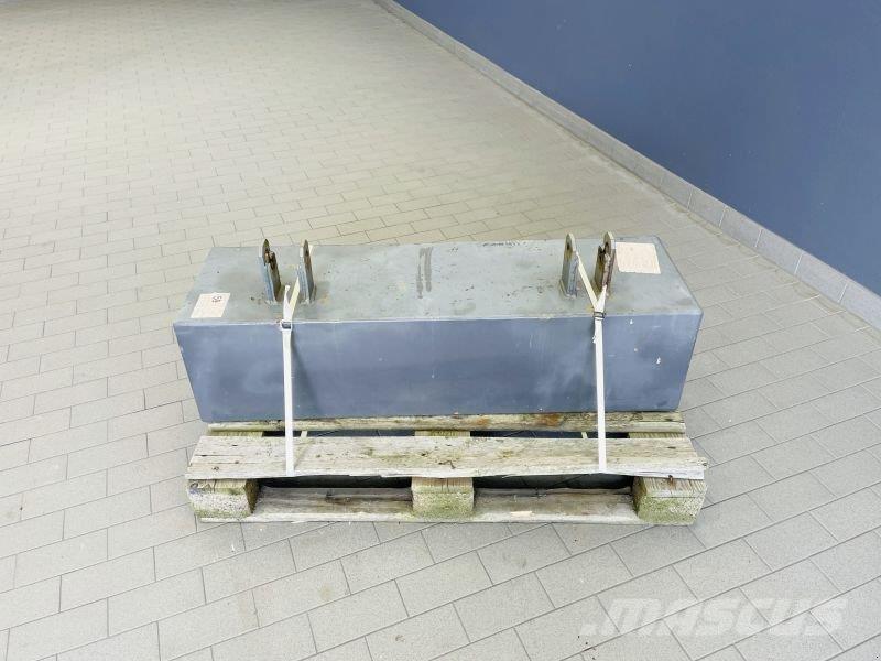  GEWICHT 300 KG Traktoriai