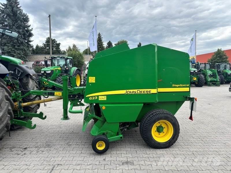 John Deere 623 Ritinių presai