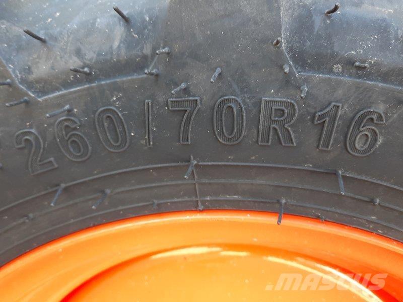 Kubota L1-382 Naudoti kompaktiški traktoriai