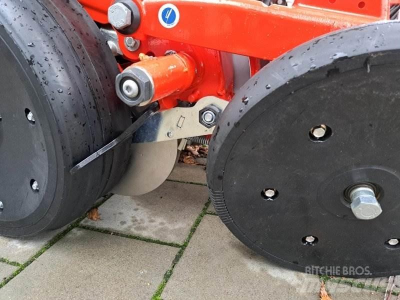 Kuhn Kosma TD Kita sėjamoji technika ir jų priedai