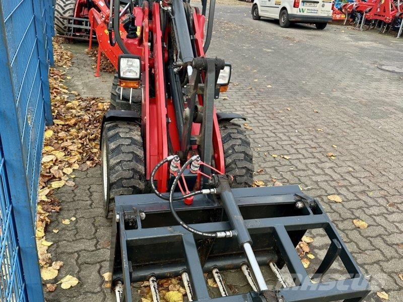 Schäffer 2028 Frontaliniai krautuvai ir ekskavatoriai