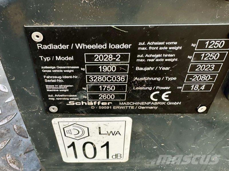 Schäffer 2028 Frontaliniai krautuvai ir ekskavatoriai