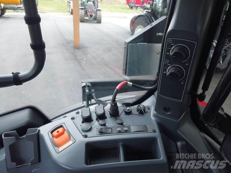Valtra Q305 Traktoriai