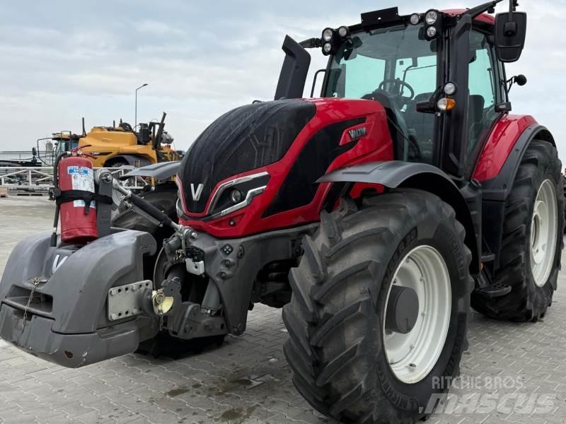 Valtra T235A Traktoriai