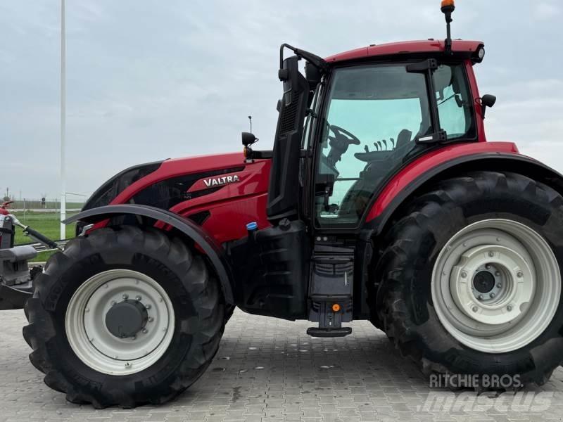 Valtra T235A Traktoriai