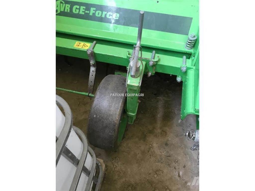 AVR GE FORCE 3800 Varomosios akėčios ir žemės frezos