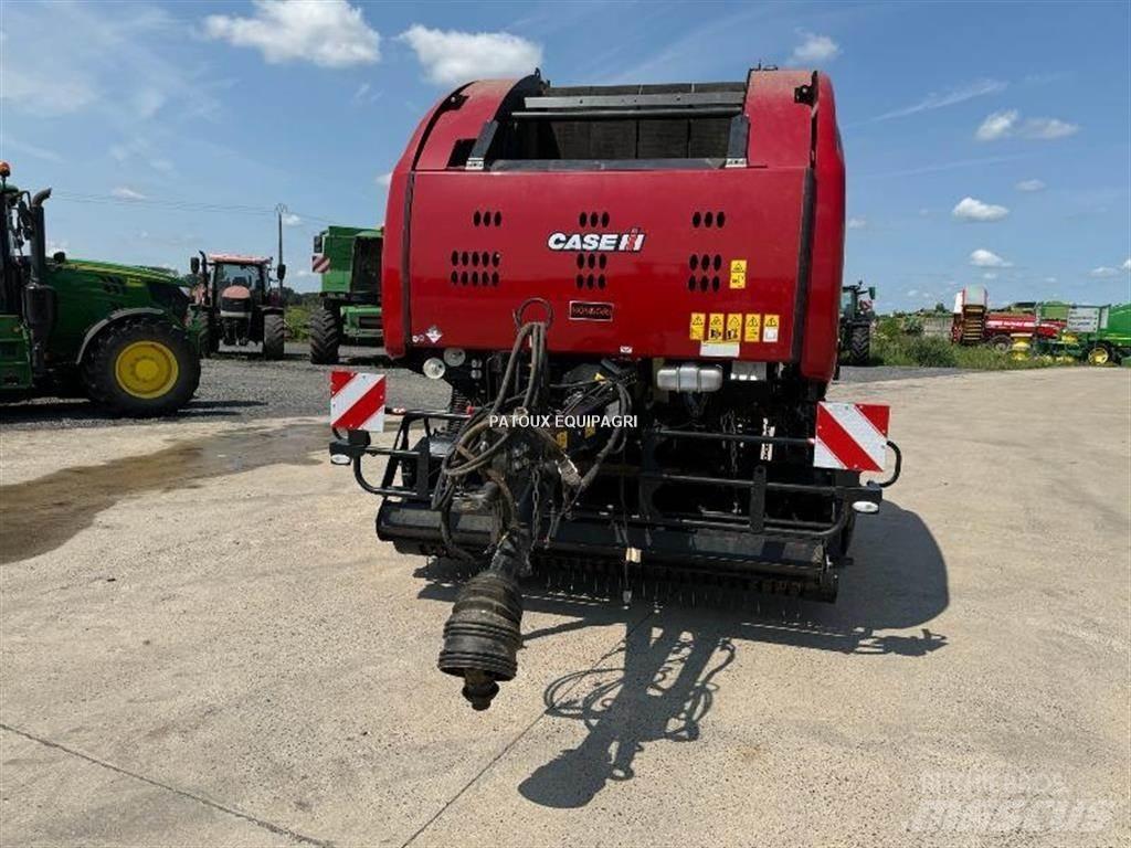 Case IH RB465 Ritinių presai
