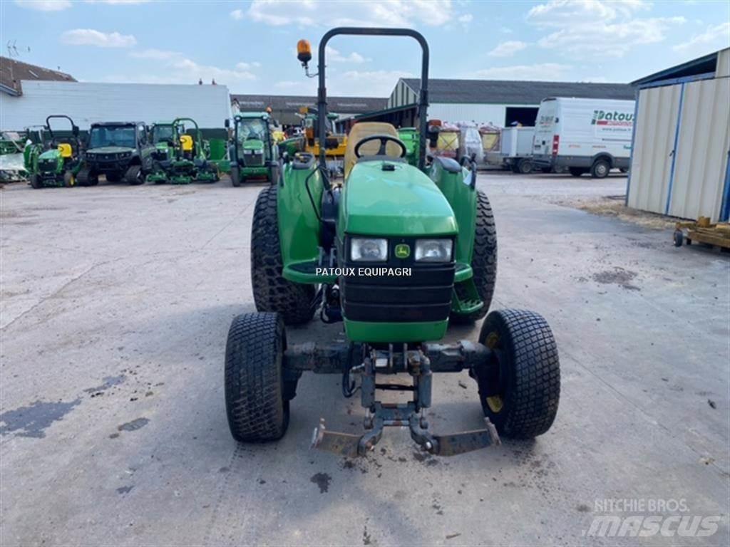 John Deere 4710 Traktoriai