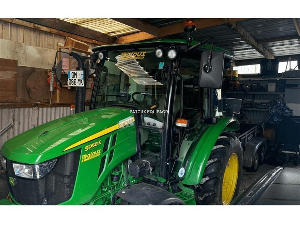 John Deere 5058E Traktoriai