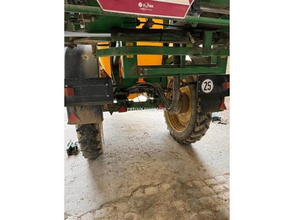 John Deere 832I Prikabinami purkštuvai