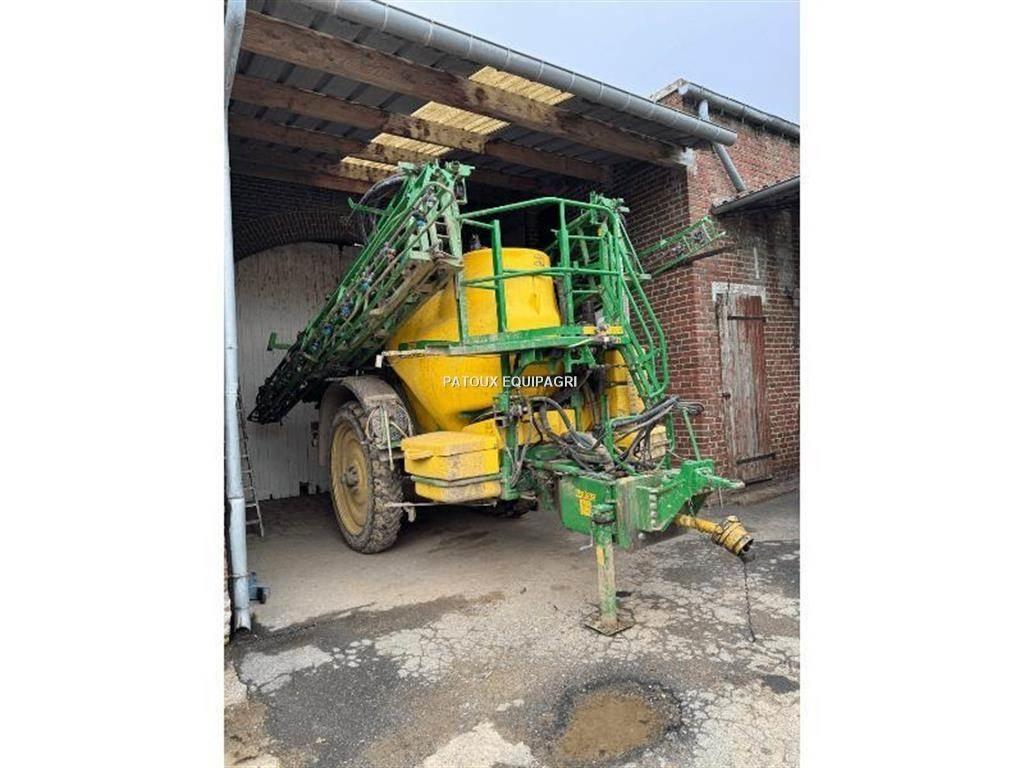 John Deere 832I Prikabinami purkštuvai