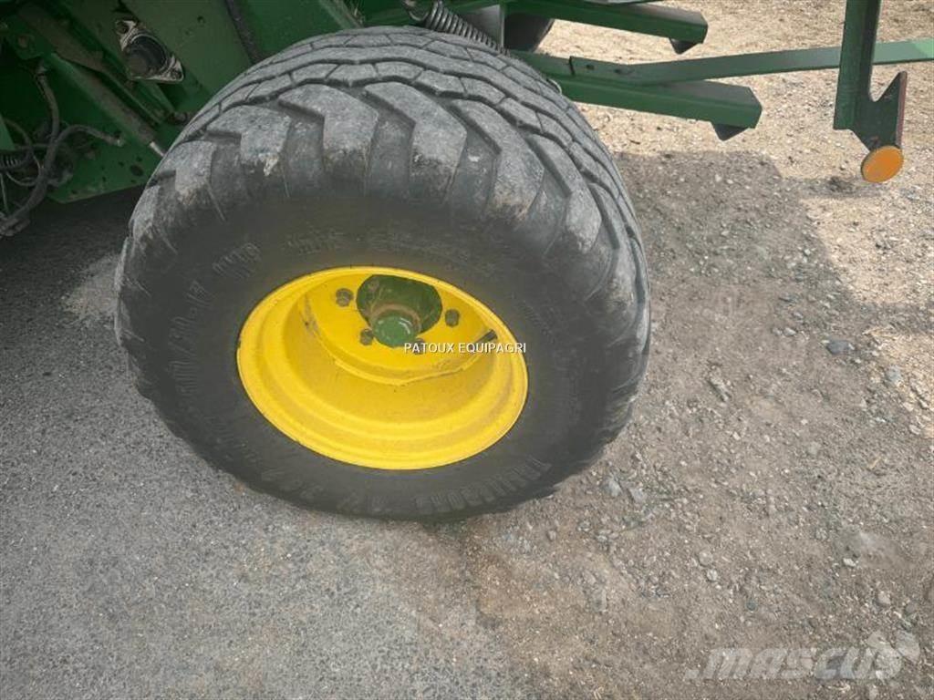John Deere 864 Ritinių presai